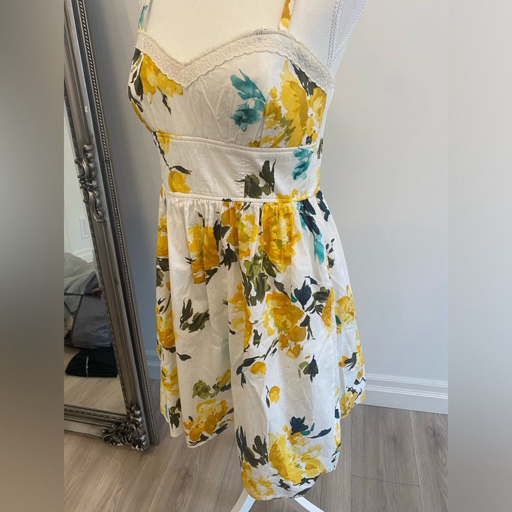 Floral Sundress with Yellow and Green Accents - Picture 2 of 3